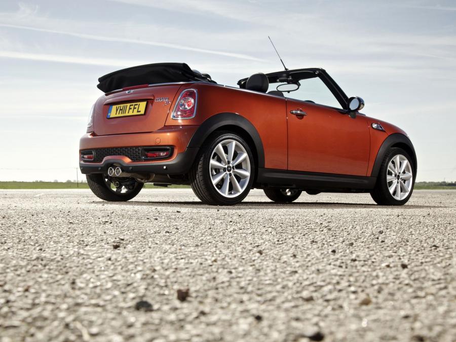 Mini Cooper SD Cabrio 2011 года  (UK) (фото 11 из 16)